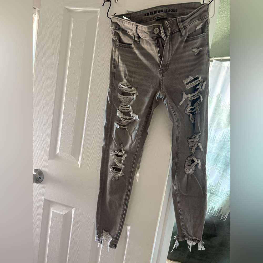 American Eagle Outfitters women’s  Ripped Gray Skinny Jeans